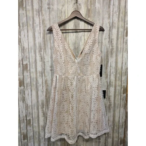 Lulus All Of My Heart Womens Lace Skater Dress White Nude Plunge Medium NWT - Picture 2 of 11